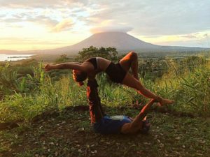 acroyoga _ Tofino retraite yoga sup aout 2017