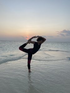 retraite_yoga_maldives_avril_2020_pose_ocean